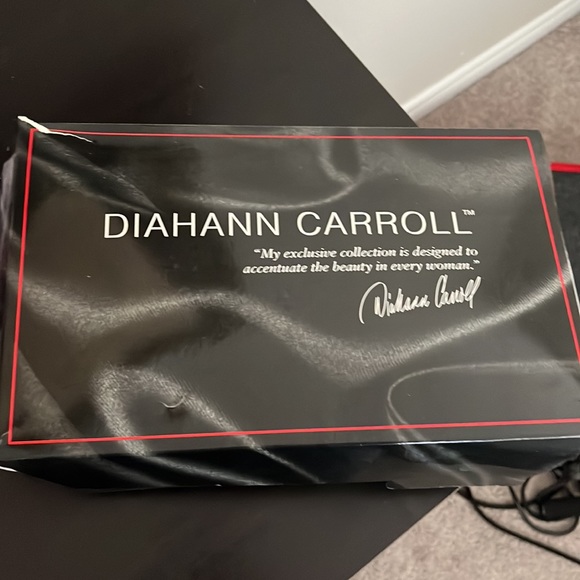 Diahann Carroll Missy Wig - Picture 6 of 9